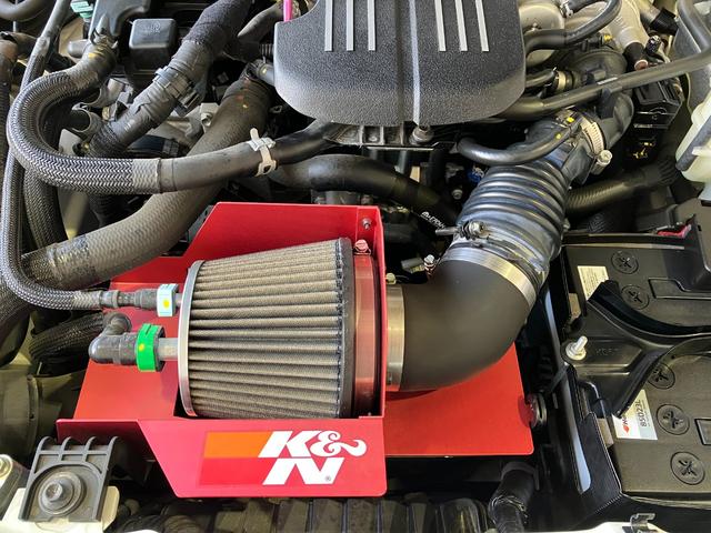 アバルト１２４ スパイダー ベースグレード　６ＭＴ・ワンオーナー・ターボ・外エアクリ・赤黒コンビ革シート・純正ＳＤナビ・フルセグ・ＢｌｕｅｔｏｏｔｈオーディオＢカメラ・クルーズコントロール・ＤＶＤプレーヤー・コーナーセンサー・ＥＴＣ・１７インチ（79枚目）