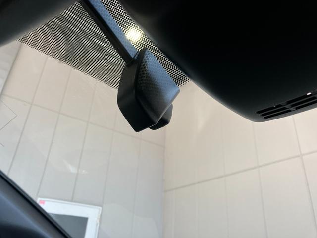 ヴォクシー ＺＳ　煌ＩＩ　両側パワースライドドア・純正９インチＳＤナビ・Ｂｌｕｅｔｏｏｔｈオーディオ・フルセグ・Ｂカメラ・ＨＤＭＩ端子・ＥＴＣ・プリクラッシュセーフティー・レーンキープ・ＬＥＤオートライト・ドラレコ・ＭＴモード（13枚目）