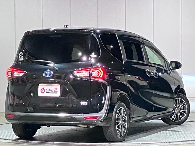 シエンタ ハイブリッドＧ　クエロ　パノラミックビューモニター・純正９インチＳＤナビ・Ｂｌｕｅｔｏｏｔｈオーディオ・フルセグ・純正フリップダウンモニター・デジタルインナーミラー・両側パワースライドドア・１５００Ｗ　ＡＣ・ＨＤＭＩ端子・（3枚目）