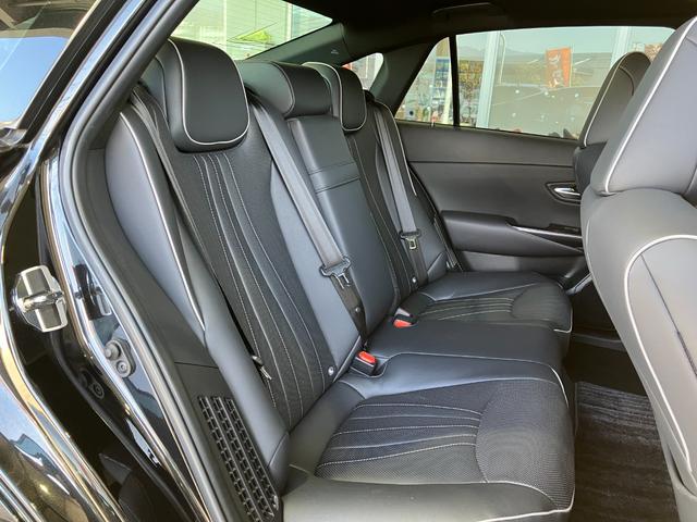 クラウンハイブリッド ＲＳアドバンス　サンルーフ・デジタルインナーミラー・黒本革シート・エアーシート・シートヒーター・パノラミックビューモニター・純正ＳＤナビ・Ｂｌｕｅｔｏｏｔｈオーディオ・フルセグ・純正エアロＦＲ・１５００Ｗ　ＡＣ・（18枚目）