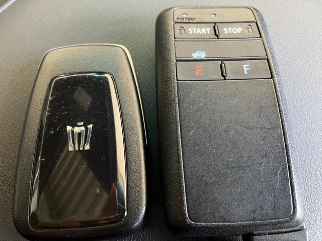 クラウンハイブリッド ＲＳアドバンス　サンルーフ・デジタルインナーミラー・黒本革シート・エアーシート・シートヒーター・パノラミックビューモニター・純正ＳＤナビ・Ｂｌｕｅｔｏｏｔｈオーディオ・フルセグ・純正エアロＦＲ・１５００Ｗ　ＡＣ・（54枚目）