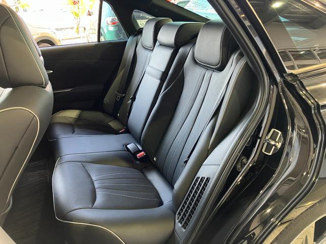 クラウンハイブリッド ＲＳアドバンス　サンルーフ・デジタルインナーミラー・黒本革シート・エアーシート・シートヒーター・パノラミックビューモニター・純正ＳＤナビ・Ｂｌｕｅｔｏｏｔｈオーディオ・フルセグ・純正エアロＦＲ・１５００Ｗ　ＡＣ・（79枚目）