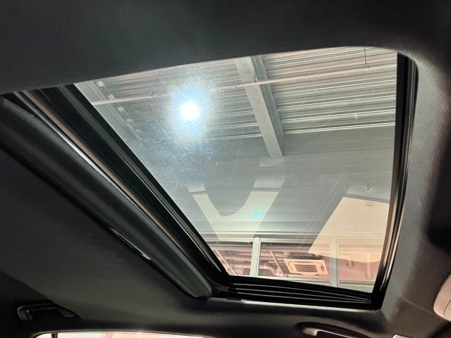 クラウンハイブリッド ＲＳアドバンス　サンルーフ・黒本革シート・エアーシート・シートヒーター・デジタルインナーミラー・パノラミックビューモニター・純正ＳＤナビ・Ｂｌｕｅｔｏｏｔｈオーディオ・フルセグ・パーキングアシスト・Ｂｌｕ－ｒａｙ再生（6枚目）