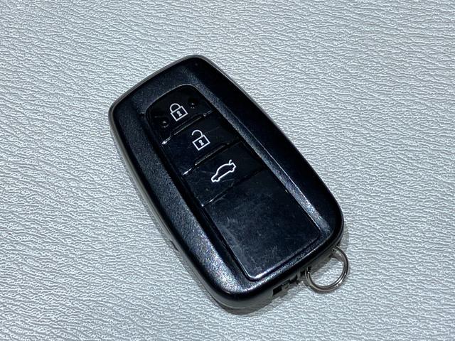 クラウンハイブリッド ＲＳアドバンス　サンルーフ・黒本革シート・エアーシート・シートヒーター・デジタルインナーミラー・パノラミックビューモニター・純正ＳＤナビ・Ｂｌｕｅｔｏｏｔｈオーディオ・フルセグ・パーキングアシスト・Ｂｌｕ－ｒａｙ再生（67枚目）