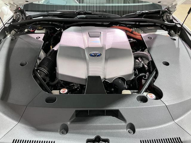 クラウンハイブリッド ＲＳアドバンス　サンルーフ・黒本革シート・エアーシート・シートヒーター・デジタルインナーミラー・パノラミックビューモニター・純正ＳＤナビ・Ｂｌｕｅｔｏｏｔｈオーディオ・フルセグ・パーキングアシスト・Ｂｌｕ－ｒａｙ再生（79枚目）