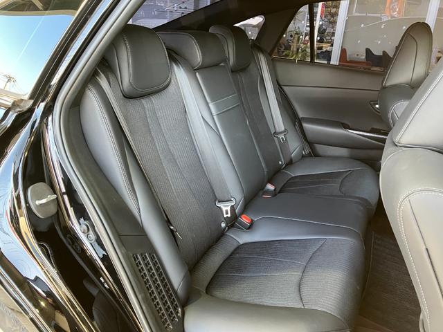 クラウンハイブリッド RS パノラミックビューモニター・純正SDナビ・Bluetoothオーディオ・フルセグ・ドラレコ・プリクラッシュセーフティー・レーダークルーズコントロール・レーンキープ・ブラインドスポットモニター・ETC・(18枚目)