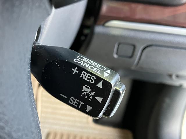 クラウンハイブリッド ロイヤルサルーン プリクラッシュセーフティー・レーダークルーズコントロール・コーナーセンサー・パワーシート・シートヒーター・オートディスチャージライト・純正HDDナビ・Bluetoothオーディオ・フルセグ・Bカメラ・(12枚目)