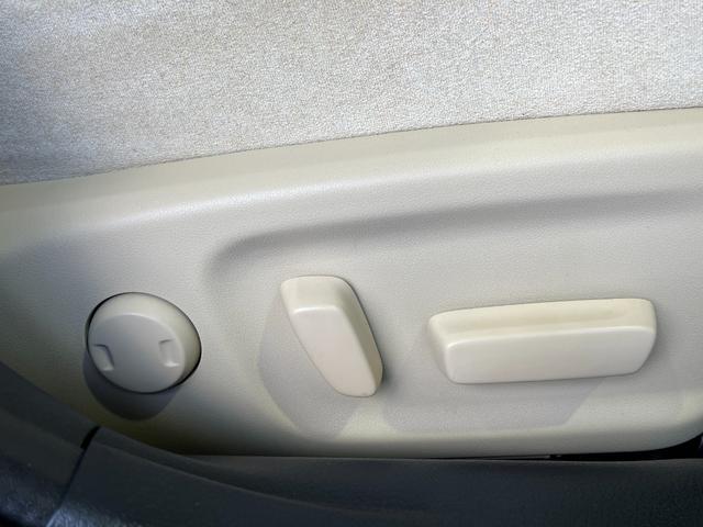 クラウンハイブリッド ロイヤルサルーン プリクラッシュセーフティー・レーダークルーズコントロール・コーナーセンサー・パワーシート・シートヒーター・オートディスチャージライト・純正HDDナビ・Bluetoothオーディオ・フルセグ・Bカメラ・(17枚目)