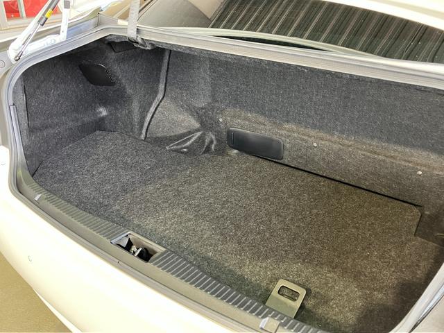 クラウンハイブリッド ロイヤルサルーン プリクラッシュセーフティー・レーダークルーズコントロール・コーナーセンサー・パワーシート・シートヒーター・オートディスチャージライト・純正HDDナビ・Bluetoothオーディオ・フルセグ・Bカメラ・(75枚目)