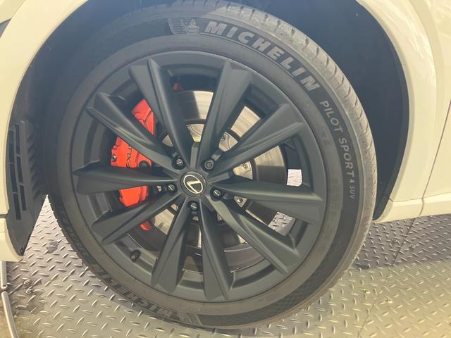 ＲＸ ＲＸ５００ｈ　Ｆスポーツパフォーマンス　ワンオーナー車・サンルーフ・オレンジブレーキキャリパー・パノラミックビューモニター・Ｂｌｕｅｔｏｏｔｈオーディオ・フルセグ・ナビ・パワートランク・デジタルインナーミラー・パーキングサポートブレーキ・（5枚目）