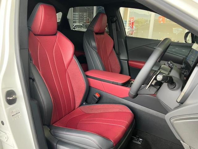 ＲＸ ＲＸ５００ｈ　Ｆスポーツパフォーマンス　ワンオーナー車・サンルーフ・オレンジブレーキキャリパー・パノラミックビューモニター・Ｂｌｕｅｔｏｏｔｈオーディオ・フルセグ・ナビ・パワートランク・デジタルインナーミラー・パーキングサポートブレーキ・（16枚目）