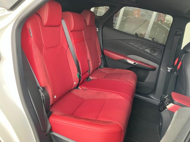 ＲＸ ＲＸ５００ｈ　Ｆスポーツパフォーマンス　ワンオーナー車・サンルーフ・オレンジブレーキキャリパー・パノラミックビューモニター・Ｂｌｕｅｔｏｏｔｈオーディオ・フルセグ・ナビ・パワートランク・デジタルインナーミラー・パーキングサポートブレーキ・（18枚目）