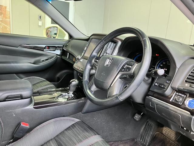 クラウンハイブリッド アスリートＳ　ワンオーナー・サンルーフ・パノラミックビューモニター・Ｂｌｕｅｔｏｏｔｈオーディオ・純正ナビ・コーナーセンサー・プリクラッシュセーフティー・レーダークルーズコントロール・１８インチスパッタリングＡＷ（58枚目）