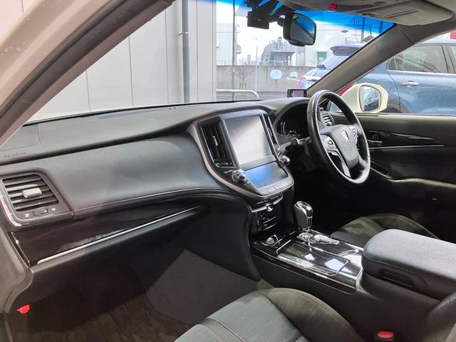 クラウンハイブリッド アスリートＳ　ワンオーナー・サンルーフ・パノラミックビューモニター・Ｂｌｕｅｔｏｏｔｈオーディオ・純正ナビ・コーナーセンサー・プリクラッシュセーフティー・レーダークルーズコントロール・１８インチスパッタリングＡＷ（62枚目）