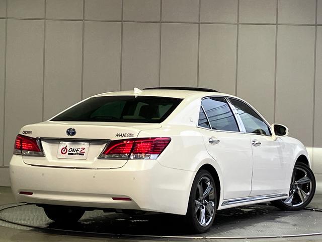 クラウンマジェスタ Fバージョン サンルーフ・ベージュ本革シート・エアーシート・シートヒーター・パワーシート・純正SDナビ・フルセグ・Bluetoothオーディオ・Bカメラ・コンビハンドル・ハンドルヒーター・リアコンソールスイッチ・(3枚目)