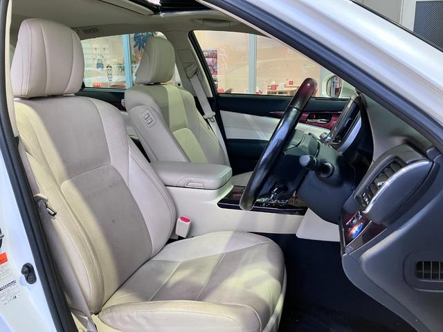 クラウンマジェスタ Fバージョン サンルーフ・ベージュ本革シート・エアーシート・シートヒーター・パワーシート・純正SDナビ・フルセグ・Bluetoothオーディオ・Bカメラ・コンビハンドル・ハンドルヒーター・リアコンソールスイッチ・(16枚目)