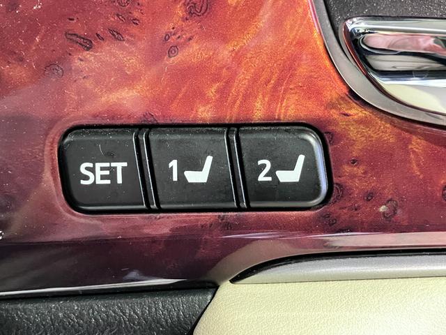 クラウンマジェスタ Fバージョン サンルーフ・ベージュ本革シート・エアーシート・シートヒーター・パワーシート・純正SDナビ・フルセグ・Bluetoothオーディオ・Bカメラ・コンビハンドル・ハンドルヒーター・リアコンソールスイッチ・(69枚目)