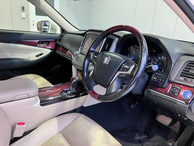 クラウンマジェスタ Fバージョン サンルーフ・ベージュ本革シート・エアーシート・シートヒーター・パワーシート・純正SDナビ・フルセグ・Bluetoothオーディオ・Bカメラ・コンビハンドル・ハンドルヒーター・リアコンソールスイッチ・(70枚目)