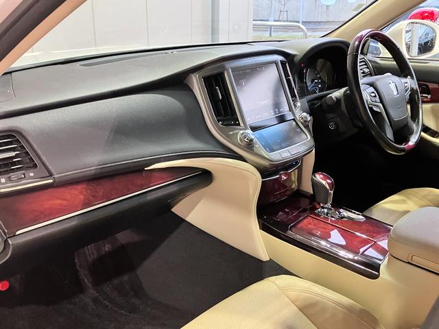 クラウンマジェスタ Fバージョン サンルーフ・ベージュ本革シート・エアーシート・シートヒーター・パワーシート・純正SDナビ・フルセグ・Bluetoothオーディオ・Bカメラ・コンビハンドル・ハンドルヒーター・リアコンソールスイッチ・(75枚目)