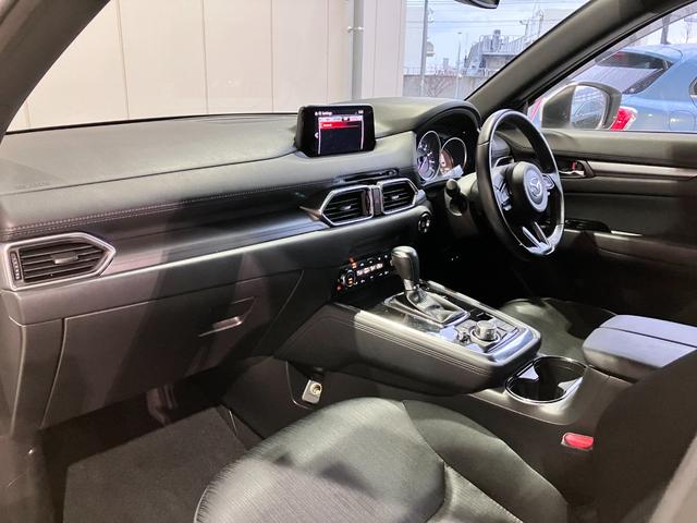 ＣＸ－８ ＸＤ　純正ＳＤナビ・Ｂｌｕｅｔｏｏｔｈオーディオ・フルセグ・バックカメラ・コーナーセンサー・レーダークルーズコントロール・シティーブレーキ・レーンキーピング・ブラインドスポットモニター・２０インチＡＷ・（71枚目）