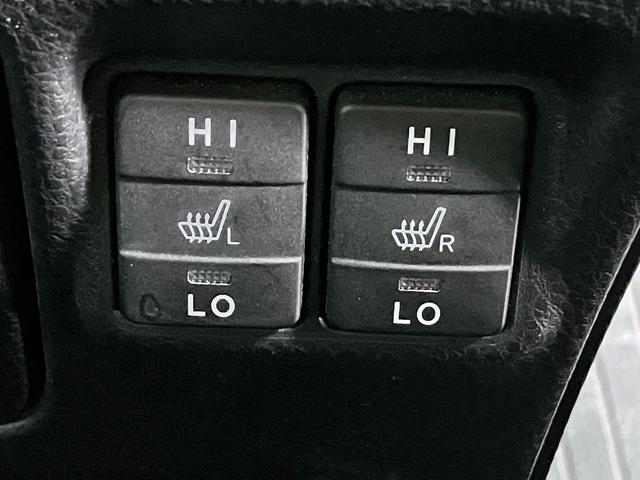 エスクァイア ハイブリッドＧｉ　ブラックテーラード　純正９インチＳＤナビ・Ｂｌｕｅｔｏｏｔｈオーディオ・フルセグ・Ｂカメラ・両側パワースライドドア・クルーズコントロール・プリクラッシュセーフティー・レーンキープ・シートヒーター・黒革調シート・７人乗り・（14枚目）