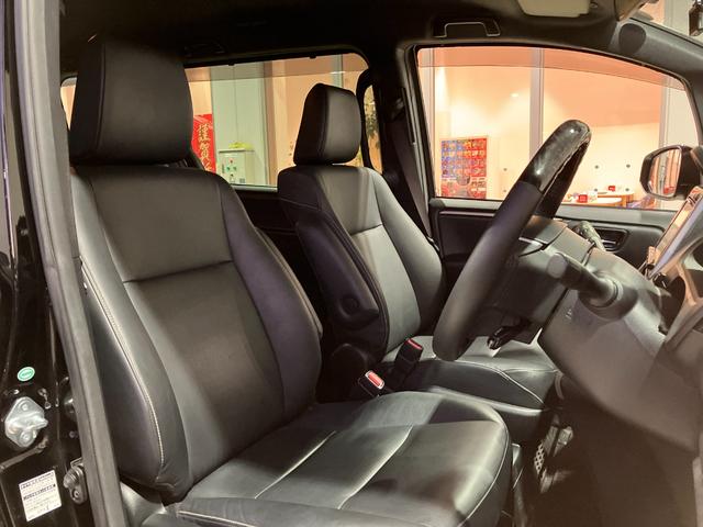 エスクァイア ハイブリッドＧｉ　ブラックテーラード　純正９インチＳＤナビ・Ｂｌｕｅｔｏｏｔｈオーディオ・フルセグ・Ｂカメラ・両側パワースライドドア・クルーズコントロール・プリクラッシュセーフティー・レーンキープ・シートヒーター・黒革調シート・７人乗り・（15枚目）