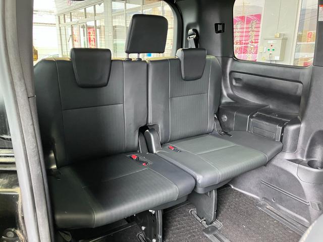 エスクァイア ハイブリッドＧｉ　ブラックテーラード　純正９インチＳＤナビ・Ｂｌｕｅｔｏｏｔｈオーディオ・フルセグ・Ｂカメラ・両側パワースライドドア・クルーズコントロール・プリクラッシュセーフティー・レーンキープ・シートヒーター・黒革調シート・７人乗り・（17枚目）