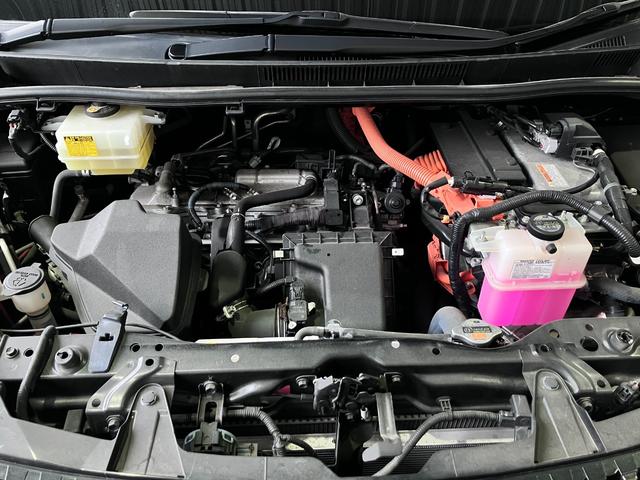 エスクァイア ハイブリッドＧｉ　ブラックテーラード　純正９インチＳＤナビ・Ｂｌｕｅｔｏｏｔｈオーディオ・フルセグ・Ｂカメラ・両側パワースライドドア・クルーズコントロール・プリクラッシュセーフティー・レーンキープ・シートヒーター・黒革調シート・７人乗り・（19枚目）