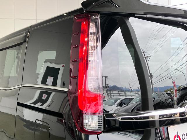 エスクァイア ハイブリッドＧｉ　ブラックテーラード　純正９インチＳＤナビ・Ｂｌｕｅｔｏｏｔｈオーディオ・フルセグ・Ｂカメラ・両側パワースライドドア・クルーズコントロール・プリクラッシュセーフティー・レーンキープ・シートヒーター・黒革調シート・７人乗り・（48枚目）