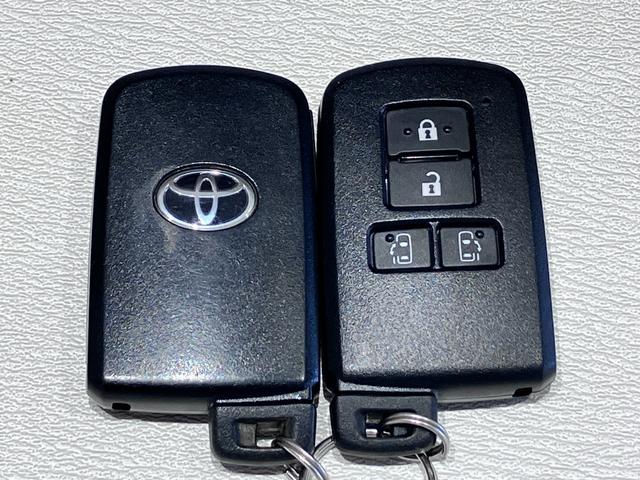 エスクァイア ハイブリッドＧｉ　ブラックテーラード　純正９インチＳＤナビ・Ｂｌｕｅｔｏｏｔｈオーディオ・フルセグ・Ｂカメラ・両側パワースライドドア・クルーズコントロール・プリクラッシュセーフティー・レーンキープ・シートヒーター・黒革調シート・７人乗り・（64枚目）