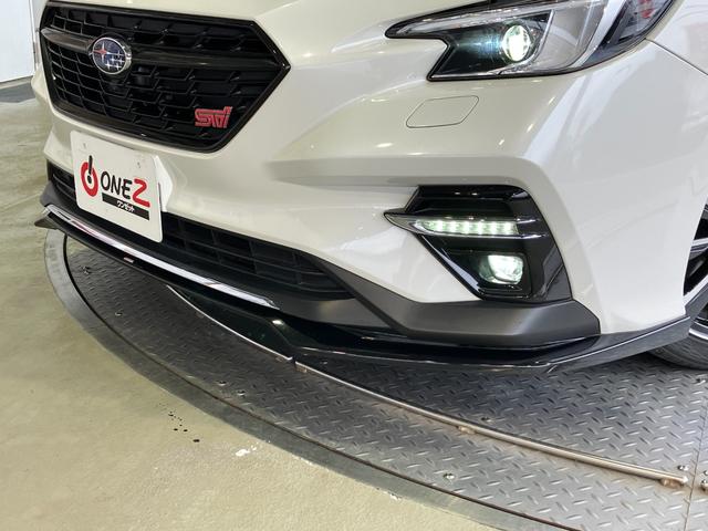 レヴォーグ ＳＴＩスポーツ　ＥＸ　ＳＴｉエアロＦＳＲ・マフラー・Ｒスポイラー・純正ナビ・Ｂｌｕｅｔｏｏｔｈオーディオ・フルセグ・Ｂカメラ・デジタルインナーミラー・黒赤コンビ革シート・シートヒーター・ブラインドスポットモニター・ＥＴＣ・（8枚目）