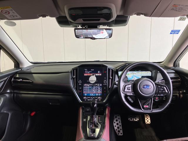 レヴォーグ ＳＴＩスポーツ　ＥＸ　ＳＴｉエアロＦＳＲ・マフラー・Ｒスポイラー・純正ナビ・Ｂｌｕｅｔｏｏｔｈオーディオ・フルセグ・Ｂカメラ・デジタルインナーミラー・黒赤コンビ革シート・シートヒーター・ブラインドスポットモニター・ＥＴＣ・（9枚目）