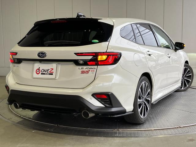 レヴォーグ ＳＴＩスポーツ　ＥＸ　ＳＴｉエアロＦＳＲ・マフラー・Ｒスポイラー・純正ナビ・Ｂｌｕｅｔｏｏｔｈオーディオ・フルセグ・Ｂカメラ・デジタルインナーミラー・黒赤コンビ革シート・シートヒーター・ブラインドスポットモニター・ＥＴＣ・（31枚目）