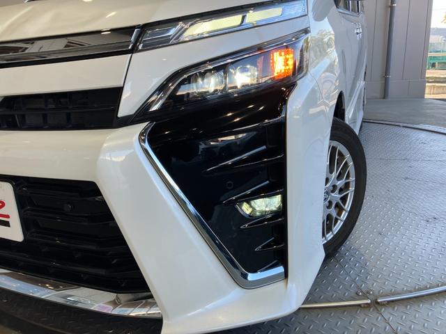 ヴォクシー ハイブリッドＺＳ　煌ＩＩＩ　９インチＳＤナビ・Ｂｌｕｅｔｏｏｔｈオーディオ・フルセグ・Ｂカメラ・フリップダウンモニター・両側パワースライド・クルーズコントロール・２．０ＥＴＣ・プリクラッシュセーフティー・レーンキープ・純正ＡＷ（4枚目）