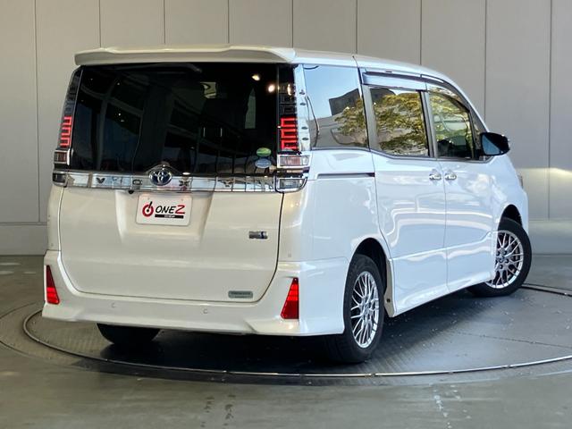 ヴォクシー ハイブリッドＺＳ　煌ＩＩＩ　９インチＳＤナビ・Ｂｌｕｅｔｏｏｔｈオーディオ・フルセグ・Ｂカメラ・フリップダウンモニター・両側パワースライド・クルーズコントロール・２．０ＥＴＣ・プリクラッシュセーフティー・レーンキープ・純正ＡＷ（32枚目）