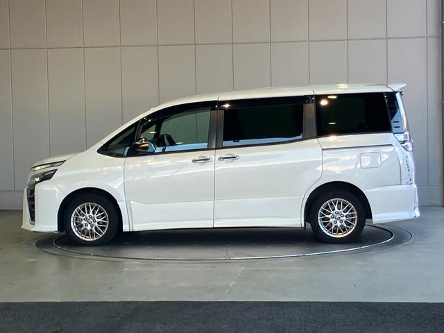 ヴォクシー ハイブリッドＺＳ　煌ＩＩＩ　９インチＳＤナビ・Ｂｌｕｅｔｏｏｔｈオーディオ・フルセグ・Ｂカメラ・フリップダウンモニター・両側パワースライド・クルーズコントロール・２．０ＥＴＣ・プリクラッシュセーフティー・レーンキープ・純正ＡＷ（36枚目）