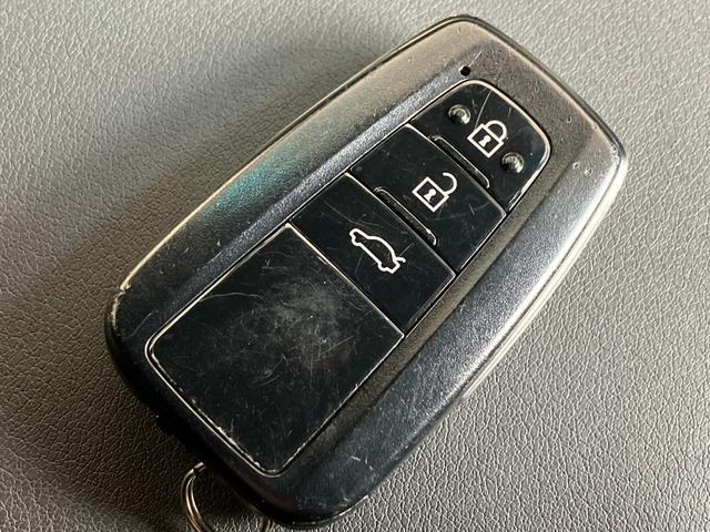 クラウンハイブリッド Ｇ－エグゼクティブ　モデリスタエアロＦＳＲ・ルーフスポイラー・リアコンソールスイッチ・黒革調シート・エアーシート・シートヒーター・デジタルインナーミラー・ヘットアップディスプレイ・ブラインドスポットモニター・ＥＴＣ・（68枚目）