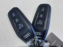 ベースグレード　ライティング　パッケージ・ラグジュアリーパッケージ　Ｓ　ファインナッパレザー・ダーク　Ａｕｄｉ　ｒｉｎｇｓ　＆　ブラックスタイリングパッケージ・ファインナッパレザー・カラードブレーキキャリパー　レッド（67枚目）