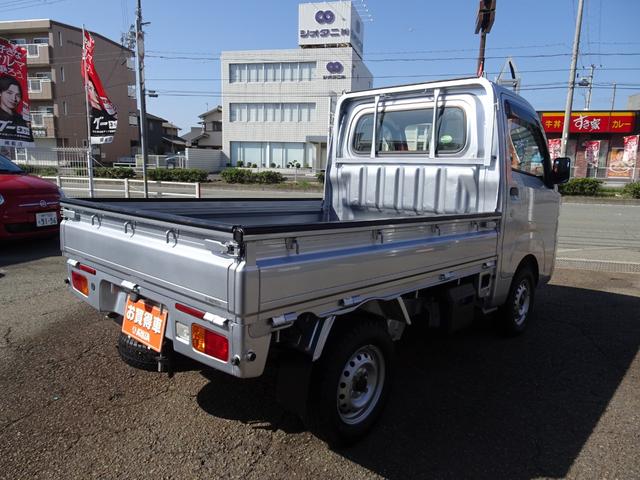 サンバートラック TB 5速マニュアル エアコン パワステ 運転席エアバック 純正ラジオ ETC ドアバイザー 荷台ゴムマット メッキミラーカバー メッキグリルカバー(5枚目)