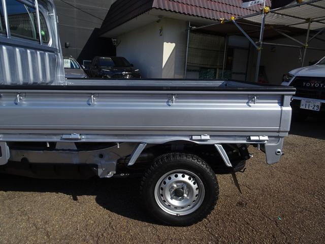 サンバートラック TB 5速マニュアル エアコン パワステ 運転席エアバック 純正ラジオ ETC ドアバイザー 荷台ゴムマット メッキミラーカバー メッキグリルカバー(39枚目)