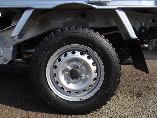 サンバートラック TB 5速マニュアル エアコン パワステ 運転席エアバック 純正ラジオ ETC ドアバイザー 荷台ゴムマット メッキミラーカバー メッキグリルカバー(45枚目)