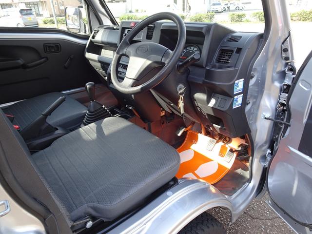 サンバートラック TB 5速マニュアル エアコン パワステ 運転席エアバック 純正ラジオ ETC ドアバイザー 荷台ゴムマット メッキミラーカバー メッキグリルカバー(46枚目)