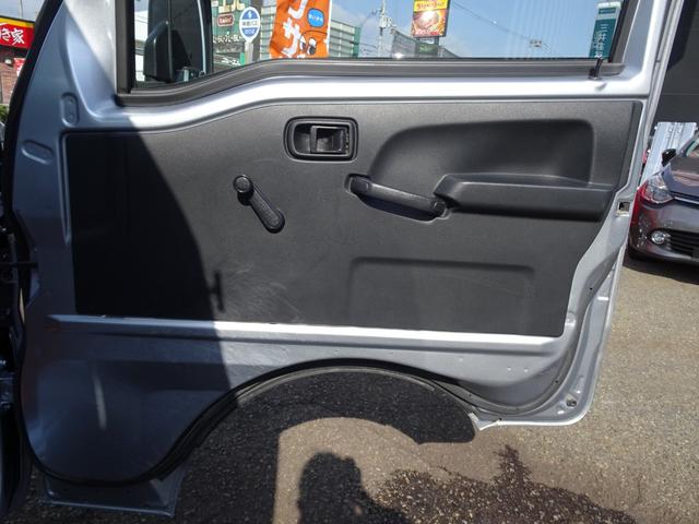 サンバートラック TB 5速マニュアル エアコン パワステ 運転席エアバック 純正ラジオ ETC ドアバイザー 荷台ゴムマット メッキミラーカバー メッキグリルカバー(47枚目)