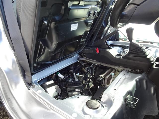 サンバートラック TB 5速マニュアル エアコン パワステ 運転席エアバック 純正ラジオ ETC ドアバイザー 荷台ゴムマット メッキミラーカバー メッキグリルカバー(49枚目)