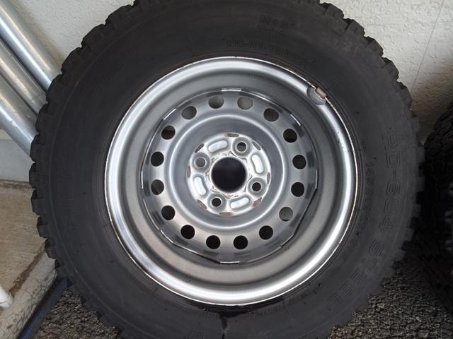 サンバートラック TB 5速マニュアル エアコン パワステ 運転席エアバック 純正ラジオ ETC ドアバイザー 荷台ゴムマット メッキミラーカバー メッキグリルカバー(54枚目)