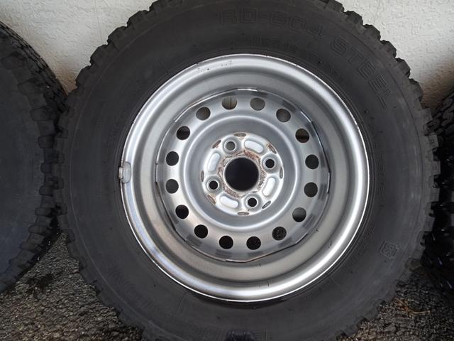 サンバートラック TB 5速マニュアル エアコン パワステ 運転席エアバック 純正ラジオ ETC ドアバイザー 荷台ゴムマット メッキミラーカバー メッキグリルカバー(56枚目)