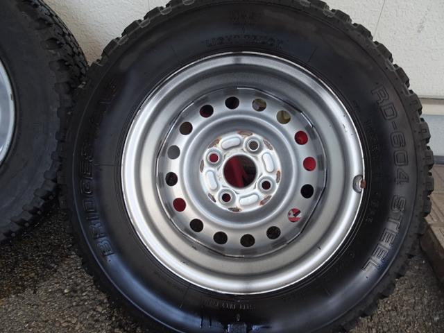 サンバートラック TB 5速マニュアル エアコン パワステ 運転席エアバック 純正ラジオ ETC ドアバイザー 荷台ゴムマット メッキミラーカバー メッキグリルカバー(61枚目)