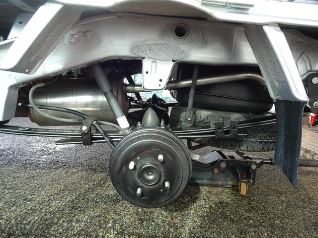 サンバートラック TB 5速マニュアル エアコン パワステ 運転席エアバック 純正ラジオ ETC ドアバイザー 荷台ゴムマット メッキミラーカバー メッキグリルカバー(62枚目)