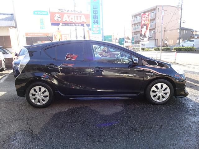 アクア Ｓ　モデリスタエアロ　純正ナビ　フルセグＴＶ　ＣＤ・ＤＶＤ再生　Ｂｌｕｅｔｏｏｔｈ　ＵＳＢ　バックカメラ　ＥＴＣ　キーレス　リアフイルム　ＬＥＤヘッドライト　フォグライト　スペアキー（10枚目）