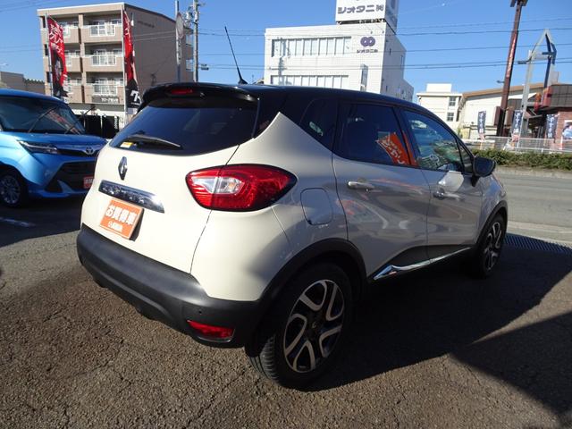 キャプチャー インテンス　ワンオーナー　プッシュスタート　カードキー　メモリナビ　フルセグＴＶ　Ｂｌｕｅｔｏｏｔｈ　ＣＤ・ＤＶＤ再生　バックカメラ　ＥＴＣ　オートクルーズ　スペアキー　バックソナー　１７インチＡＷ（3枚目）